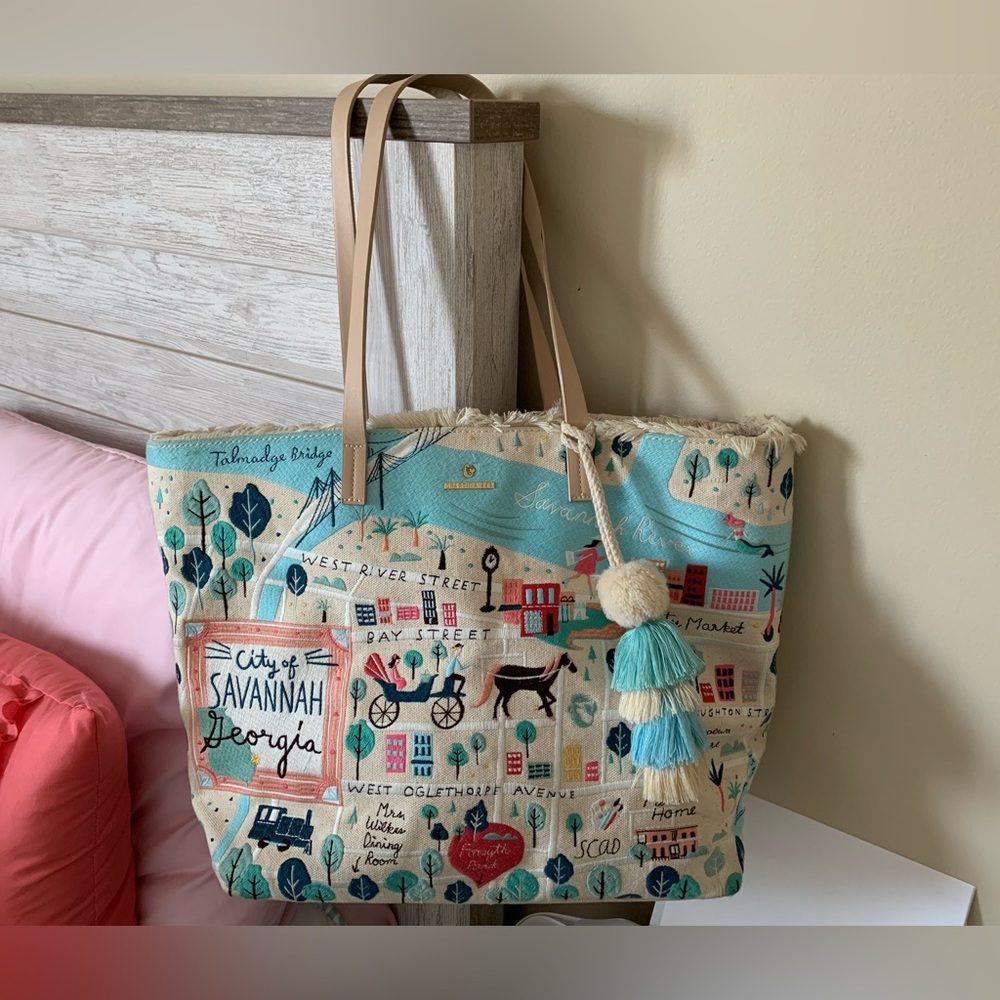 Spartina 449 historic savannah bag. Only used a few times. Beautiful designs!